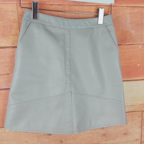 Vero MODA faux leather vegan gray skirt size small - Picture 5 of 8